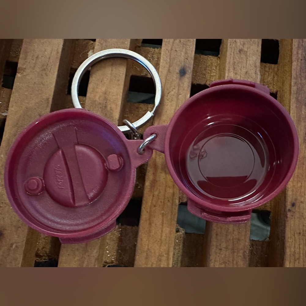 Tupperware Mini Pressure Cooker Keychain - Picture 4 of 4
